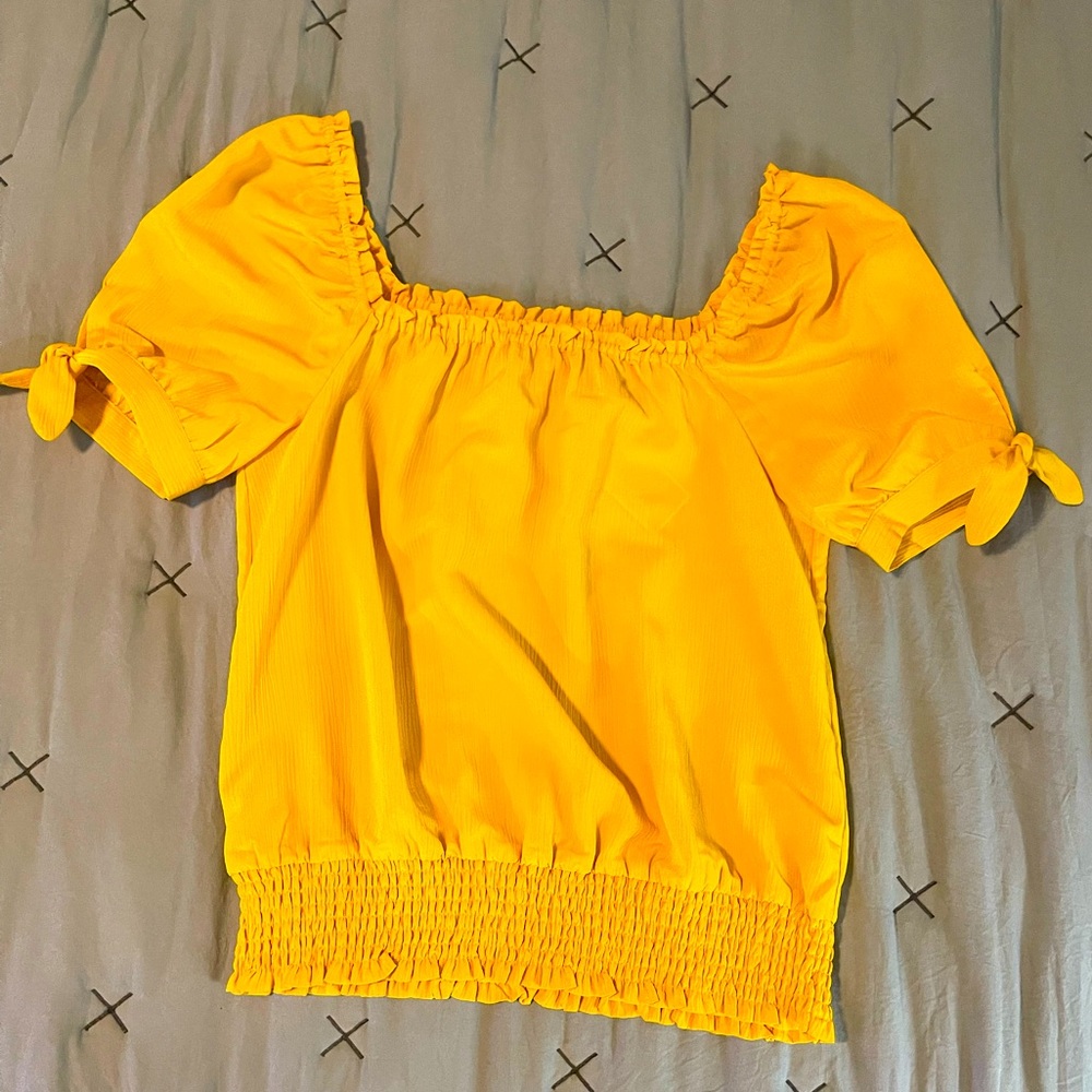 NWT Bright Yellow MICHAEL by Michael Kors Size M Blouse With Cap Sleeve and Tie